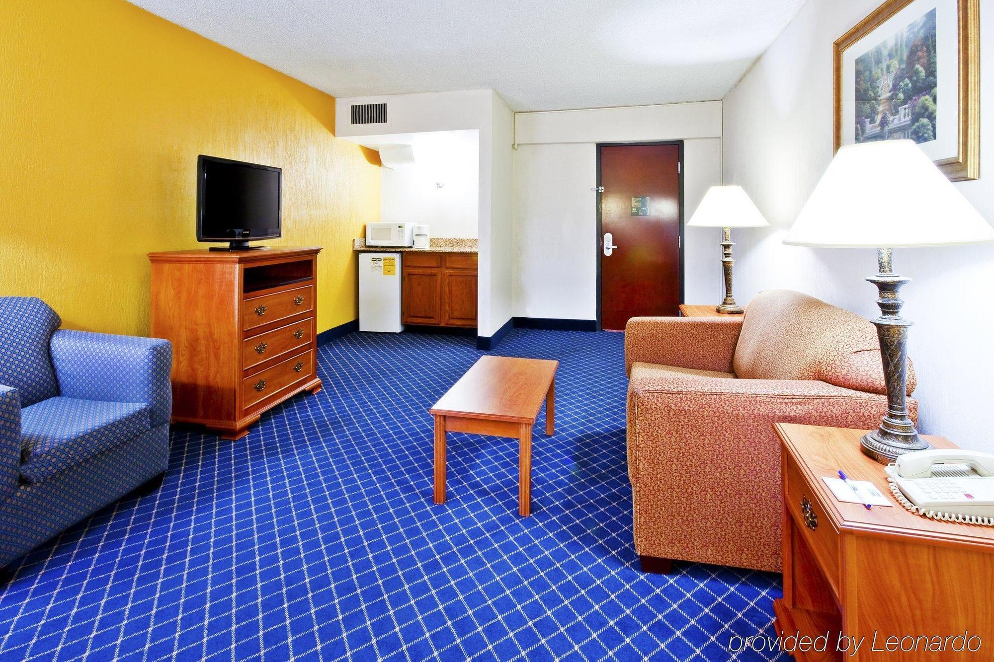 Holiday Inn Express & Suites Nashville-I-40 & I-24 Kamer foto